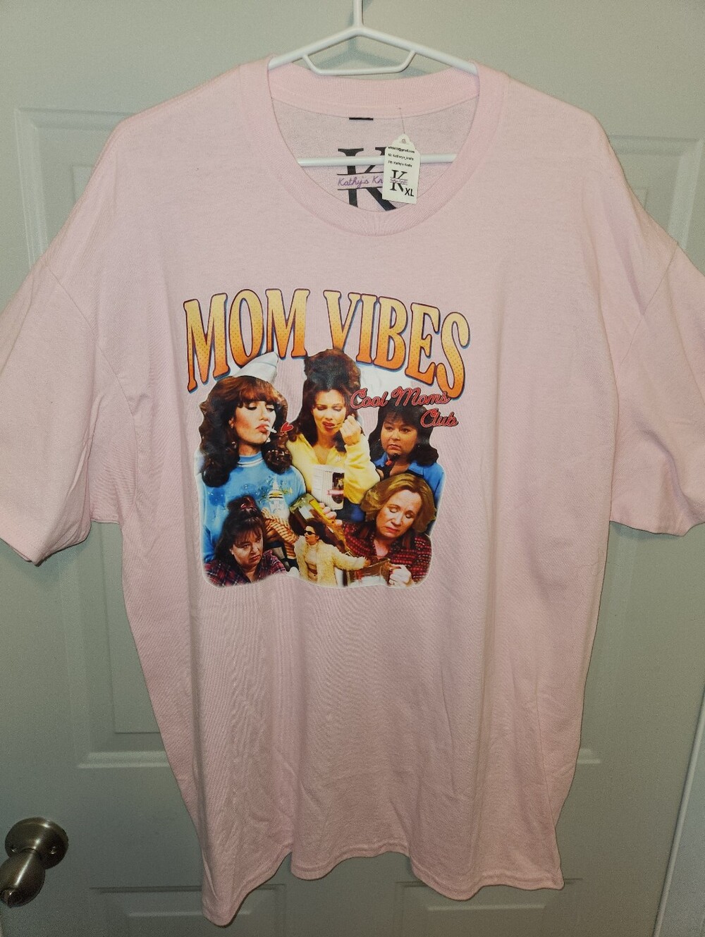 Mom Vibes Graphic Tee - Light Pink